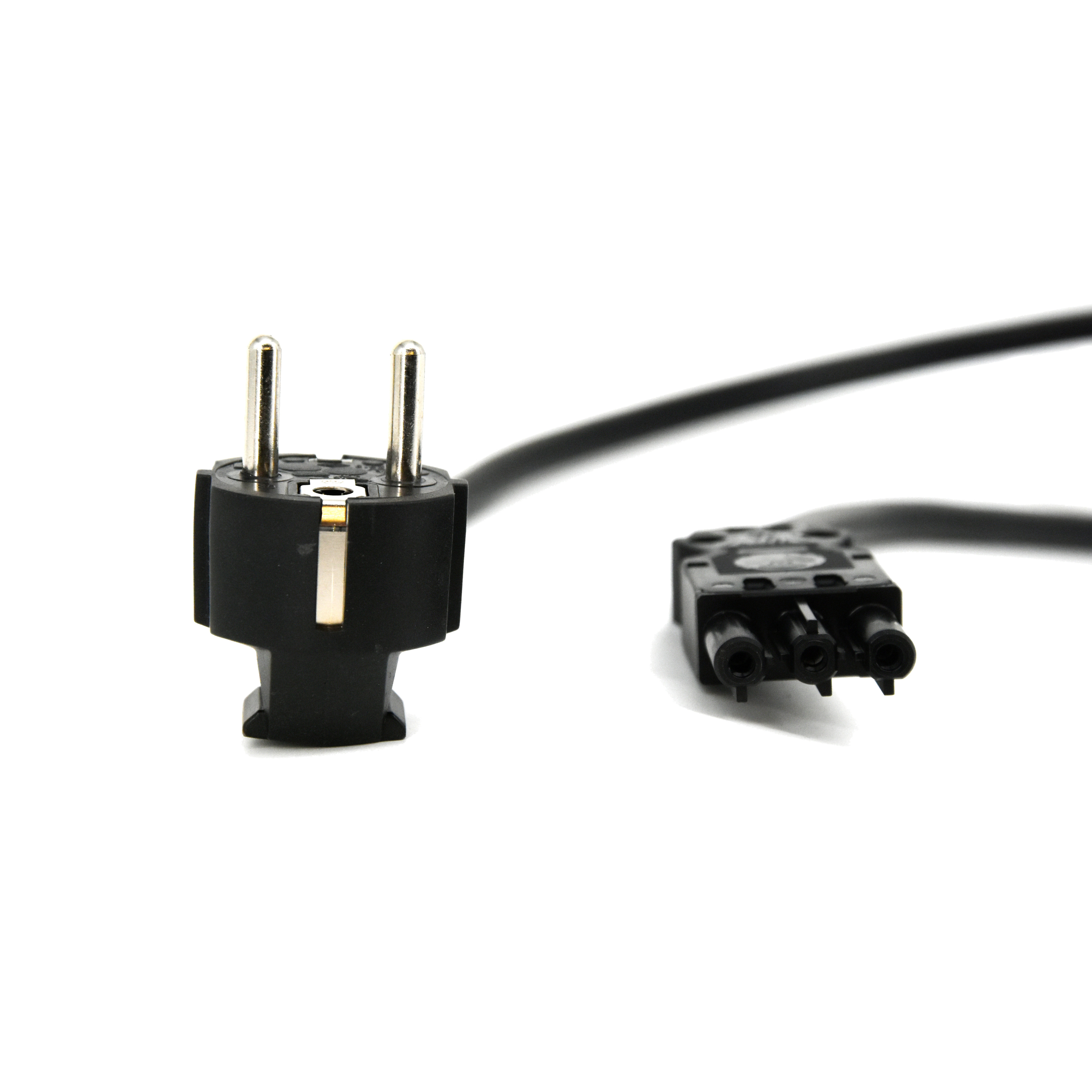 24.163 The three metre long GST18 to Schuko (EURO) cable easily connects the charger to a Schuko socket underneath the desk.